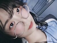 偷翻女同学手机相册里的所有自拍