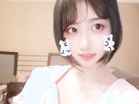 偷翻女同学手机相册里的所有自拍