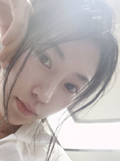 纖細身材人妻御姐『彤彤』大馬路車來車往露出3P綠帽癖老公找單男狠操騷妻 全裸叫外賣小哥看傻眼