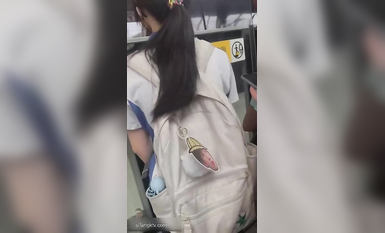 阿福頂臀：頂摸高中學生妹