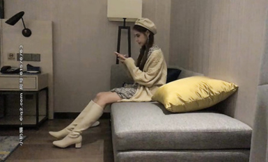 清純粉嫩苗條長腿嫩妹，極品小網紅，必須拿下，口交啪啪，幹得激情如火浪叫連連