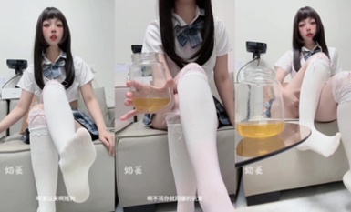 B站奶芙（兔嘰兔姬）-嫩妹 jk白襪調教